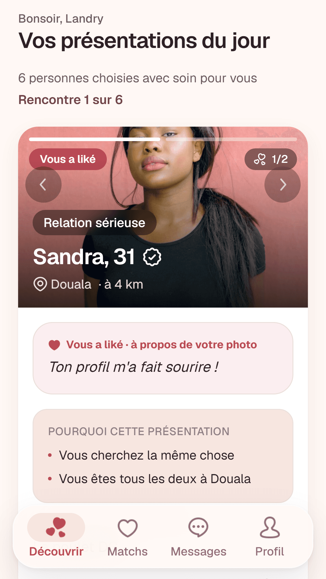 Écran de rencontre du jour de Moyana montrant un profil vérifié avec une raison de compatibilité